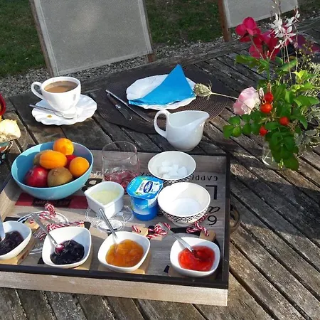 D'hotes Entree Des Artistes Bed & Breakfast