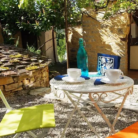 D'hotes Entree Des Artistes Bed & Breakfast